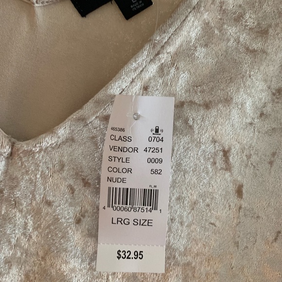 Beautiful velvet body suit ✨ - Picture 3 of 3